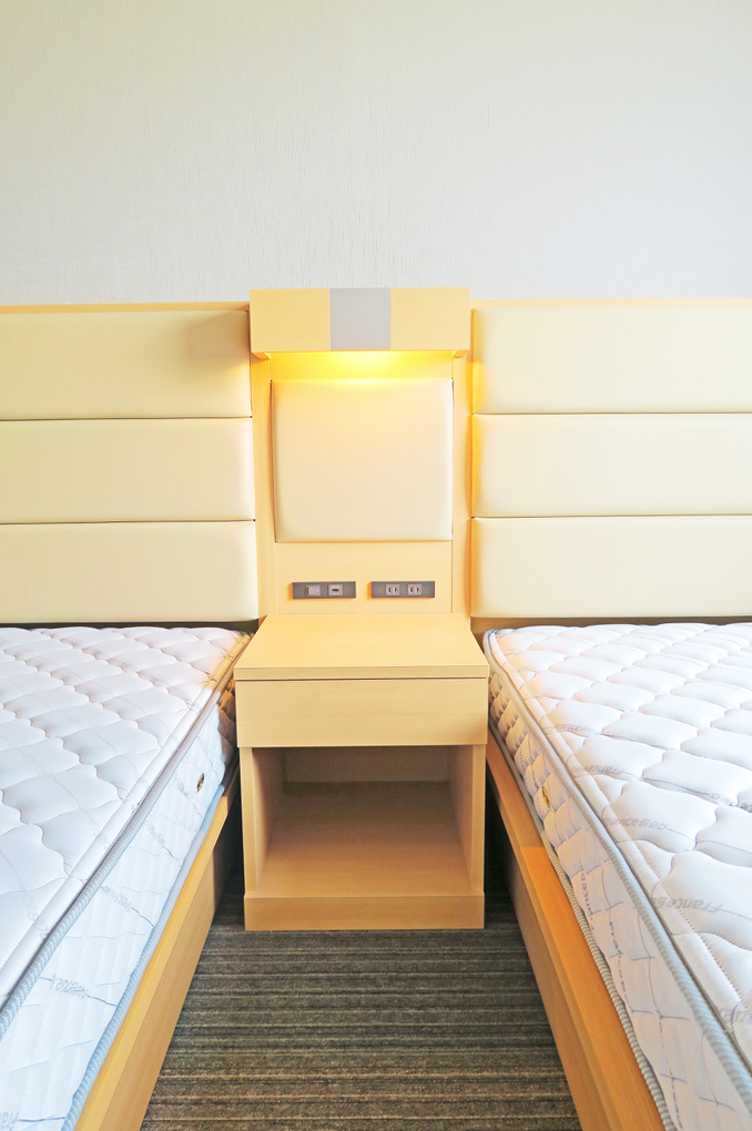 ベッドヘッドボード・サイドテーブル／ホテルのコントラクト／ルポゼ・クリエーション（大阪）／１