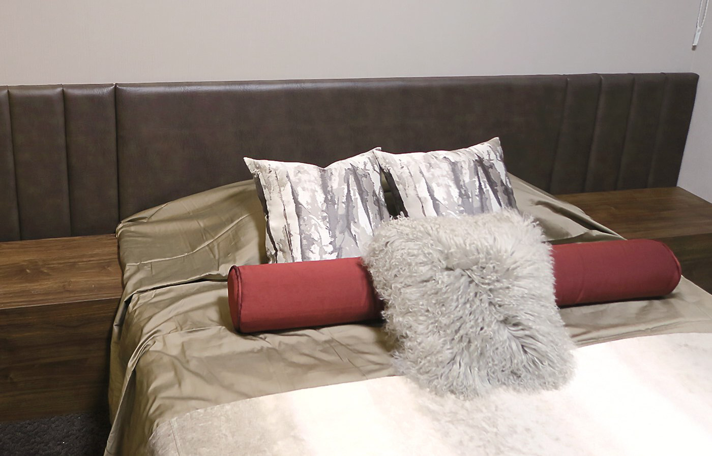 据え置き型ベッドヘッド（upholstered bedheads）：ルポゼ・クリエーション：大阪・広島：オーダーメイド：モデルルーム：マンション