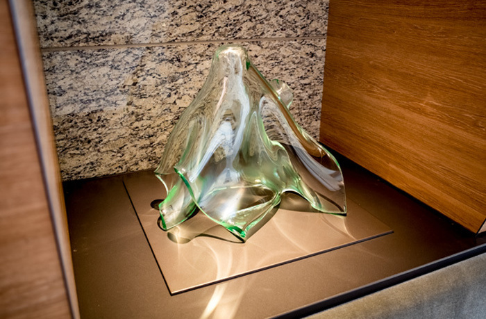 ルポぜ・クリエーション｜ガラス、金属、陶器の３作品を使いエントランスを１つのテーマで表現したオブジェ｜ガラス1